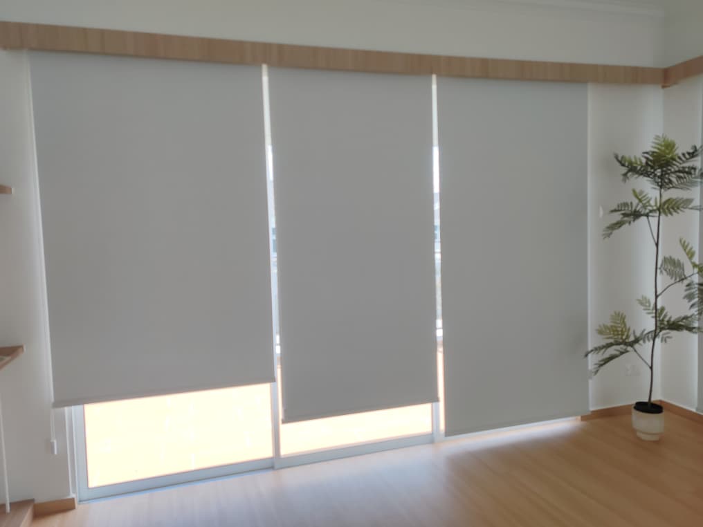 BLACKOUT 100 ROLLER BLINDS